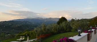 Villa Collebelvedere - Apartment South - Home Restaurant
