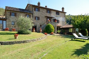Exterior - Charming farmhouse with private pool and extreme privacy. (CORTONA)