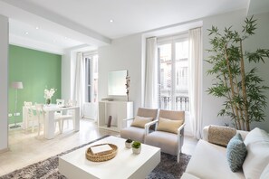 Smart TV, DVD player - CARRETAS APARTMENTS MADRID 101 (MADRID)