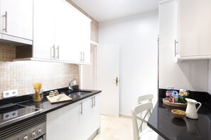 Microwave, oven, stovetop, coffee/tea maker