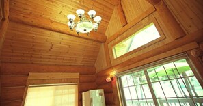 Habitación (3 Wol-Myung) | Zona de estar | Una televisión de pantalla plana