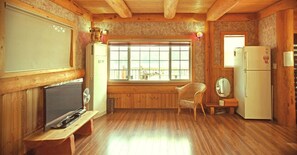 Room (2 Oh-Bi) | Living area