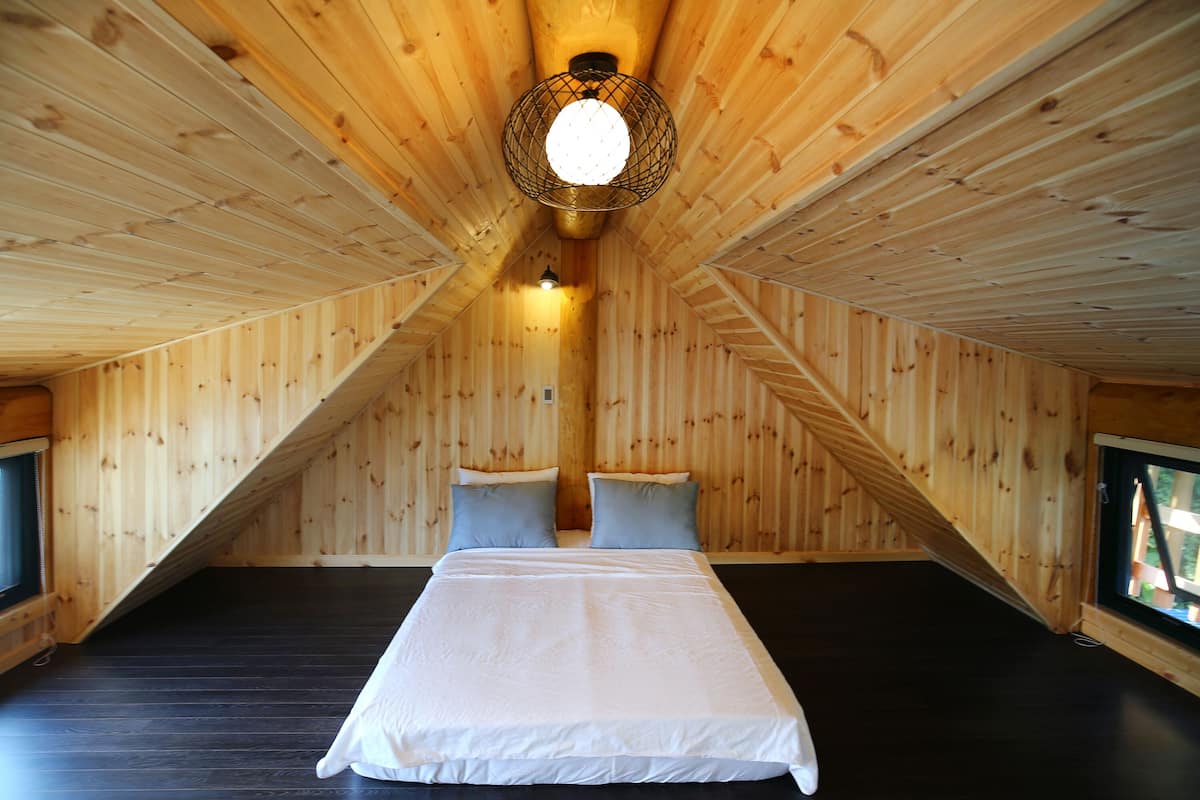 Room (7 Seo-Pi)