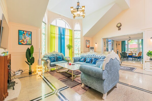 Signature-Villa | Wohnbereich | LCD-Fernseher