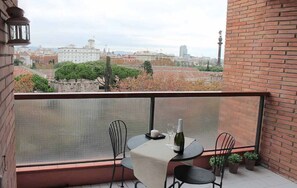 Outdoor dining - Incredible apartment-central-sea view-near the beach-Free Wifi. (Barcelona)