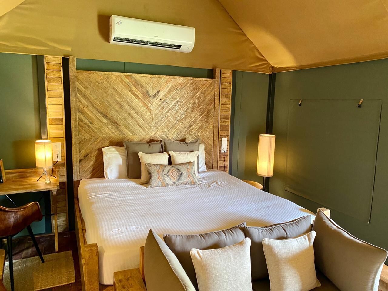 Luxury-Zelt | Zimmersafe, individuell dekoriert, individuell eingerichtet