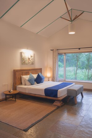 Luxury Cottage, 1 King Bed, Hill View