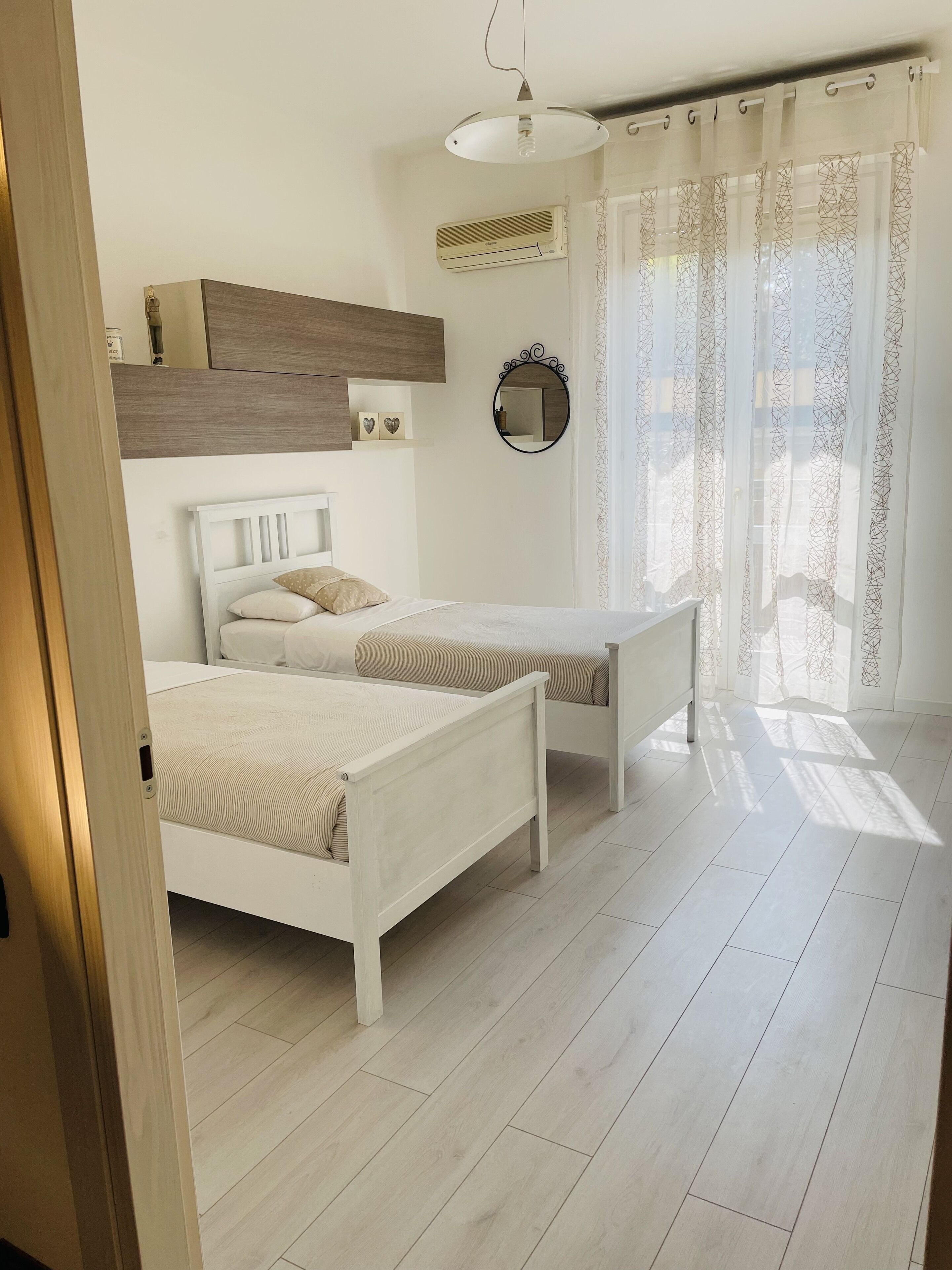 2 chambres, fer et planche à repasser, lit parapluie, Wi-Fi gratuit