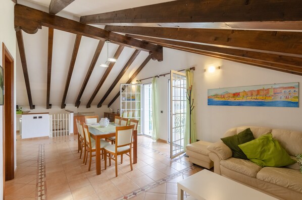 Apartment, 2 Schlafzimmer | Wohnbereich