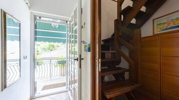 Pintu masuk interior