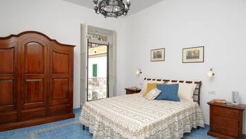 2 bedrooms, iron/ironing board, WiFi (free), bed sheets