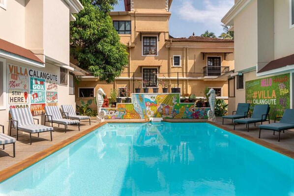 Outdoor pool - 10BHK Private Family Friendly Self Catered Villa - 2 min walk to Calangute beach (Calangute)