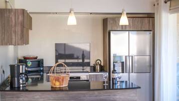 Réfrigérateur, micro-ondes, four, lave-vaisselle