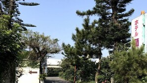 Front of property - Hotel Ran (Okinawa)