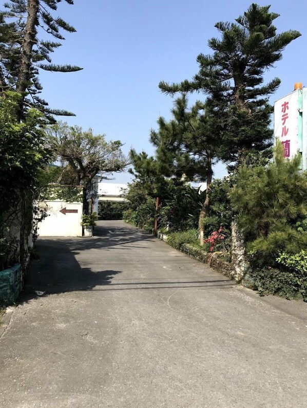 Front of property - Hotel Ran (Okinawa)