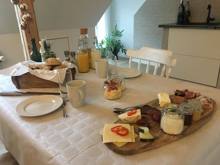 Se ofrece un desayuno completo (85 DKK por persona). Hos Mette