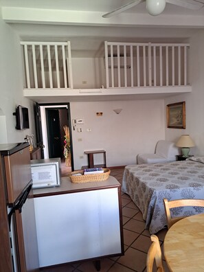 1 chambre, coffres-forts dans les chambres, fer et planche à repasser