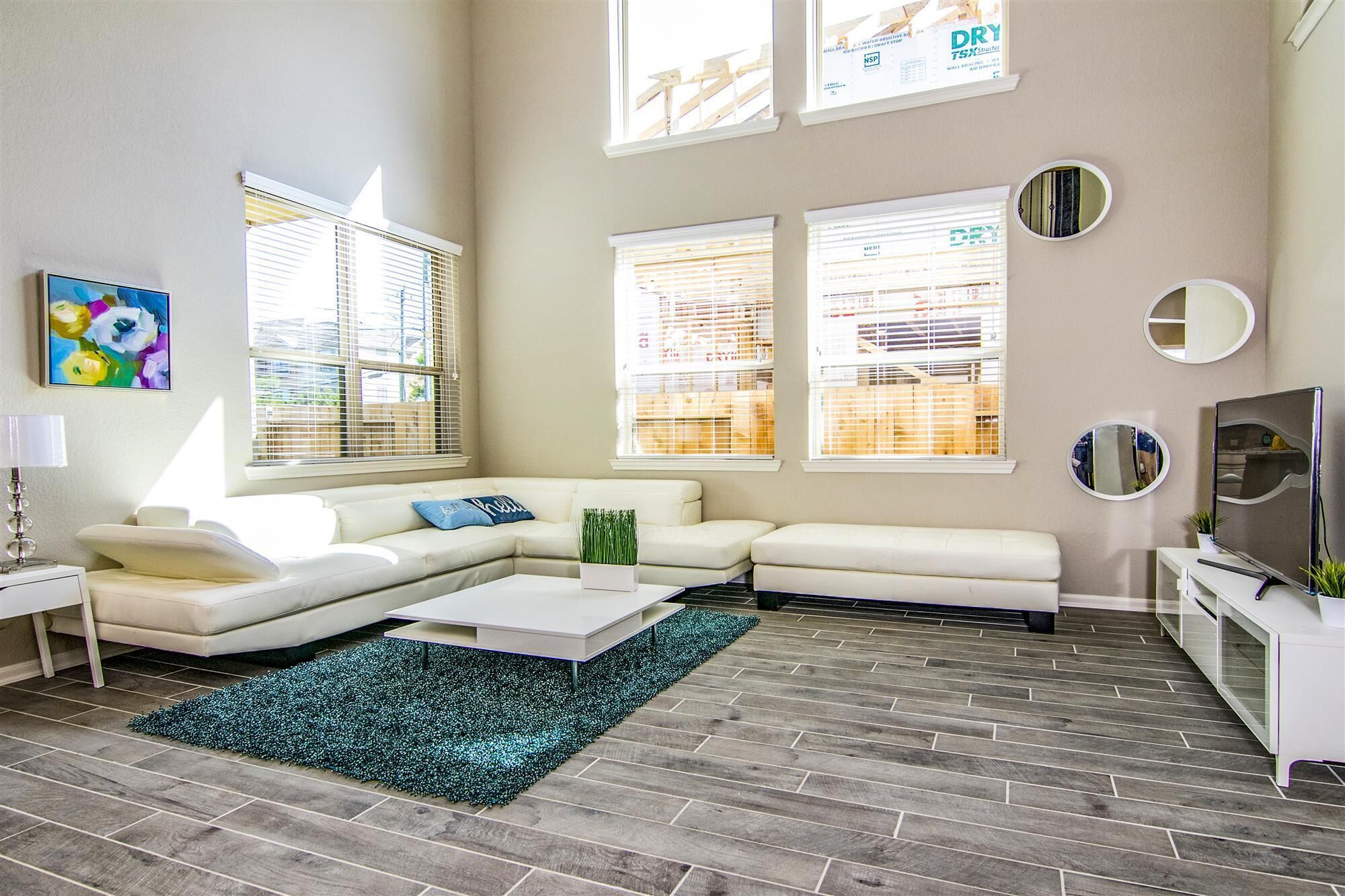 Beautiful Modern Entire Home 10 miles to Downtown!