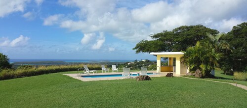 Abreeze Studio: Stunning Hilltop Villa in Destino