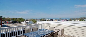 Luxury & Location in New Buffalo - Downtown, Close to Beach, Private Pool