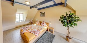 1 bedroom, in-room safe, iron/ironing board, travel cot - 5 star apartment under thatch in a quiet location with a unique view (Pellworm)