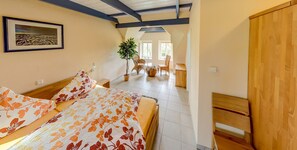 1 slaapkamer, een kluis op de kamer, een strijkplank/strijkijzer