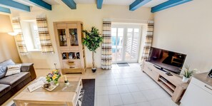 TV, DVD player, books, stereo - 5 star apartment under thatch in a quiet location with a unique view (Pellworm)