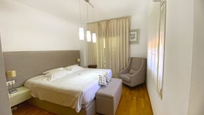 4 Schlafzimmer, Zimmersafe, Bügeleisen/Bügelbrett, WLAN