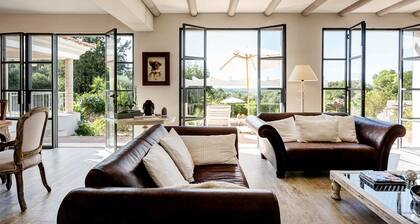 Casa Mandovi, a luxury sanctuary sitting above Vale do Lobo and Dunas Douradas