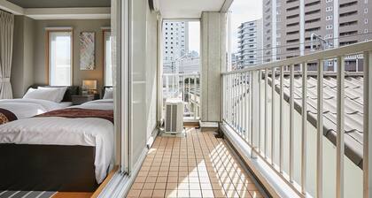 * Good location in a lively commercial area * Excellent access to tourist spots