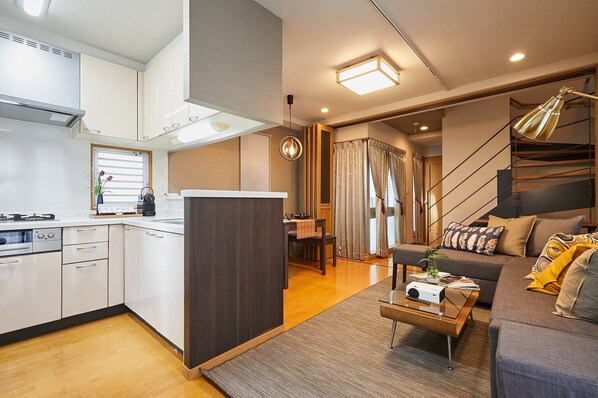 TV - * Good location in a lively commercial area * Excellent access to tourist spots  (新宿区)