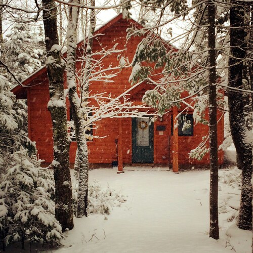 Immaculate mountain cabin with awe inspiring sunrise and mountain views