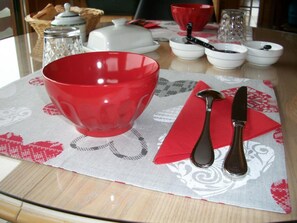 Sudah termasuk sarapan ala kontinental setiap hari