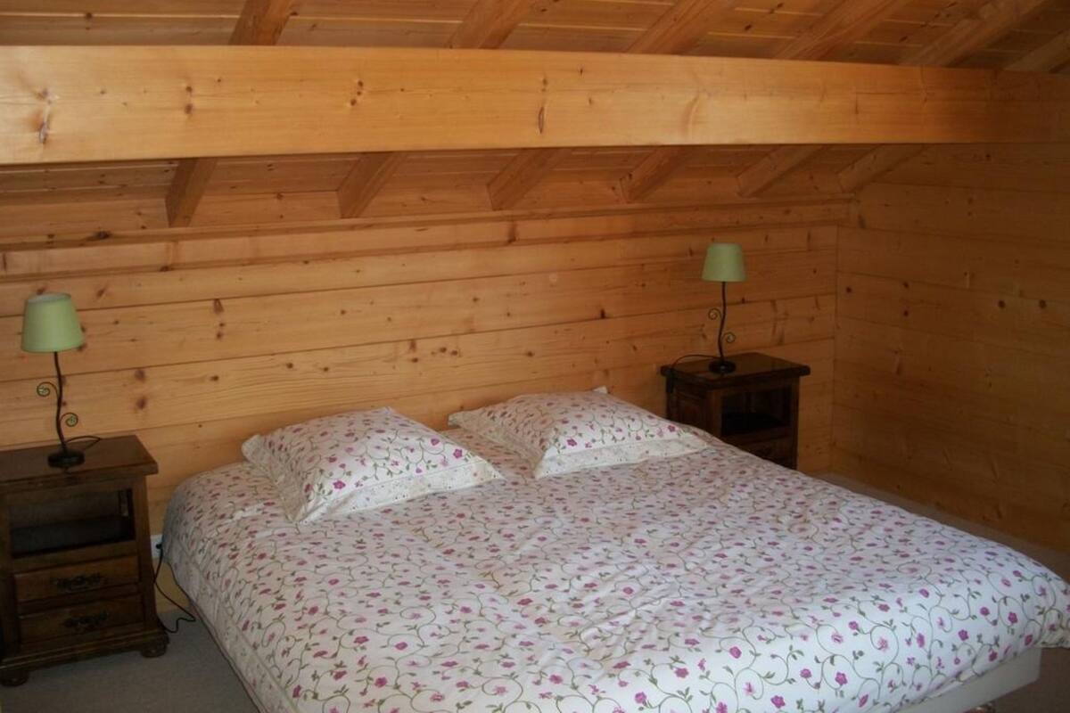 Free WiFi, individually decorated, individually furnished, bed sheets