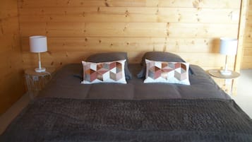 Quadruple Room (La Vallée) | Individually decorated, individually furnished, free WiFi, bed sheets
