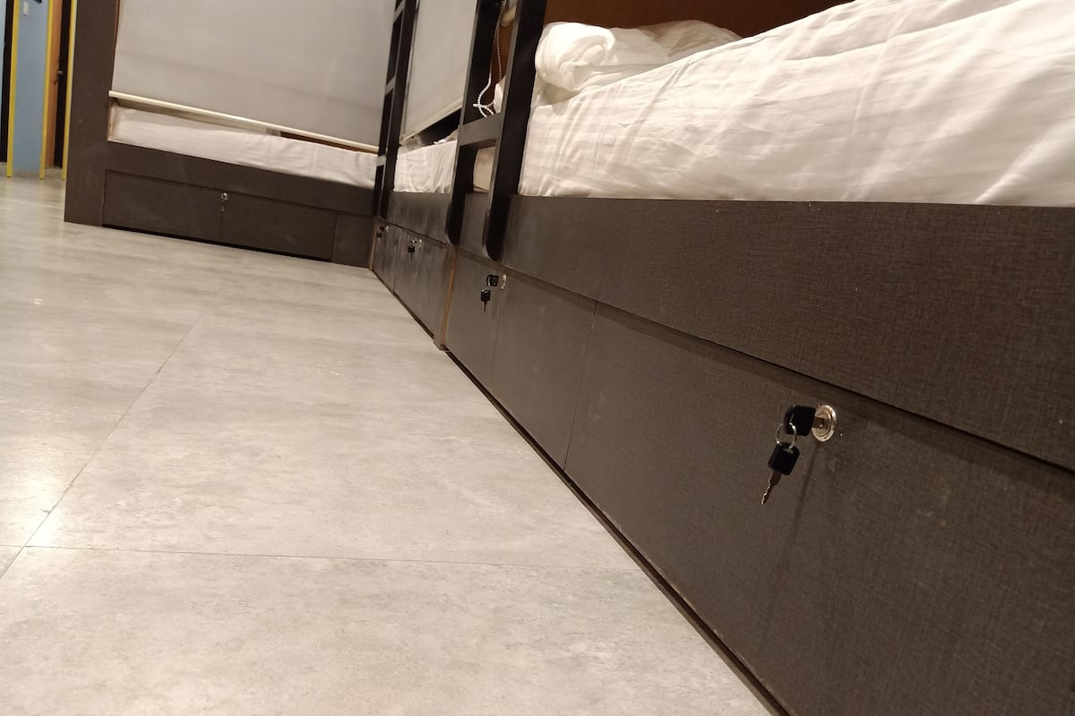 Ropa de cama de alta calidad, camas con pillow-top y muebles diferentes