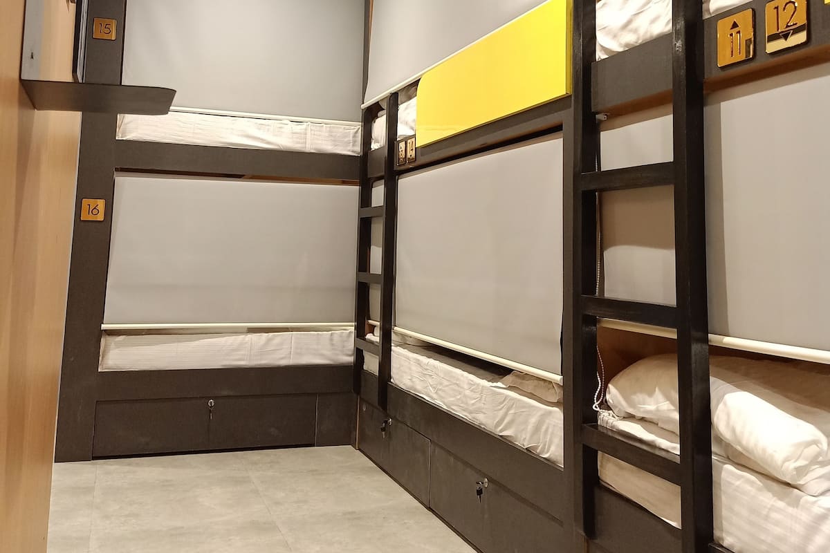 Premium bedding, pillowtop beds, laptop workspace, WiFi (free)