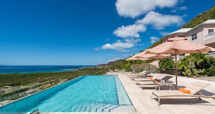 Luxury 5-Bedroom Villa with Oceanview Infinity Pool & Spectacular Sunsets