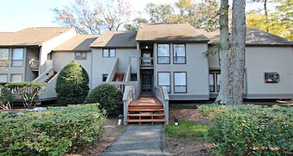 Sea Colony West. Short Walk to Beach , Tennis and Pools. Fully Renovated