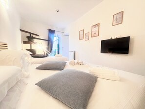 Traditional Room, 1 Bedroom, Hill View, Ground Floor - La Casa Rosa (Rapallo)