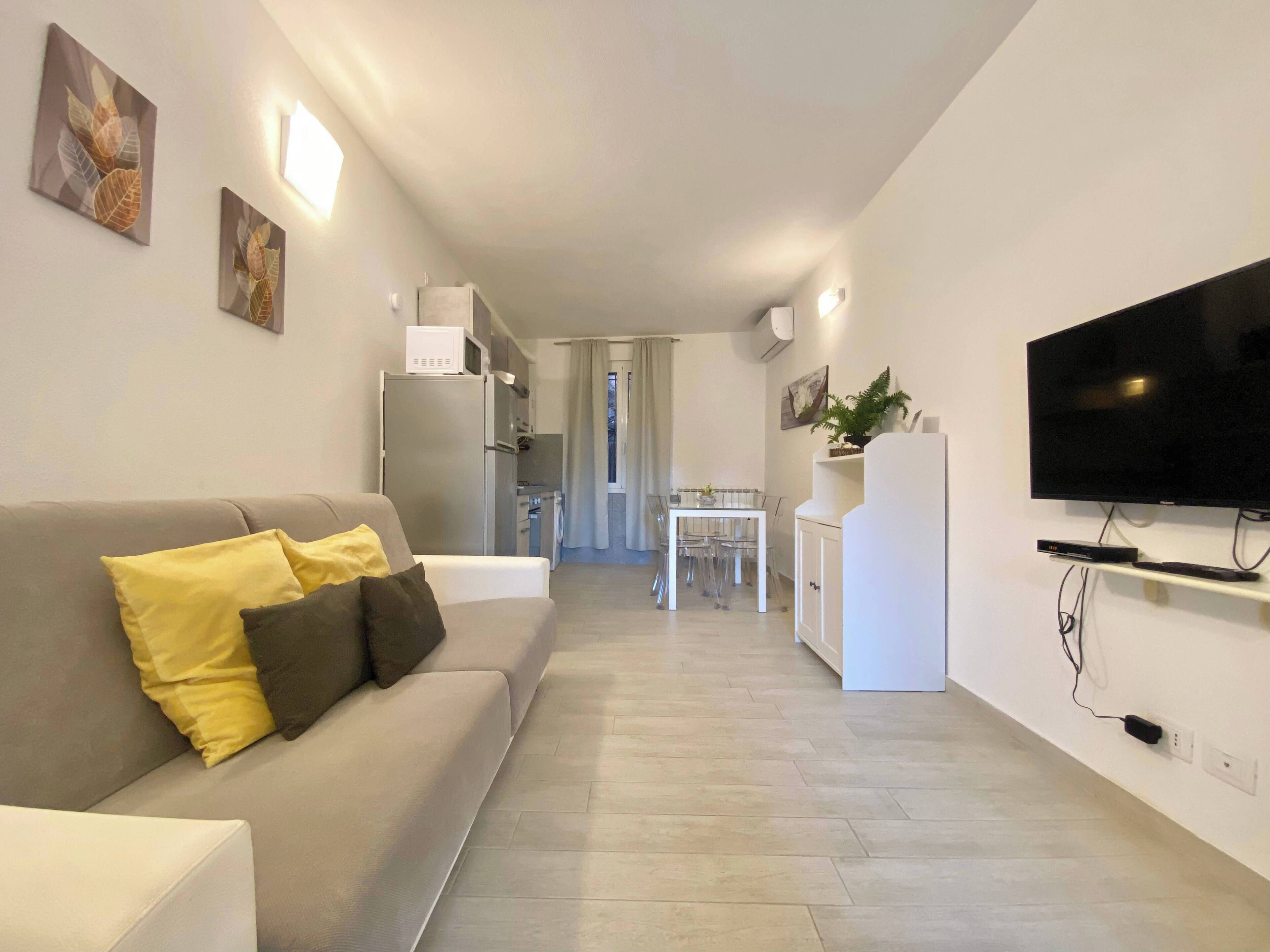 Tradisjonelt rom, 1 soverom, utsikt mot høyde, 1. etasje | Oppholdsområde | En 42-tommers Flatskjerm-TV med digitale kanaler samt TV