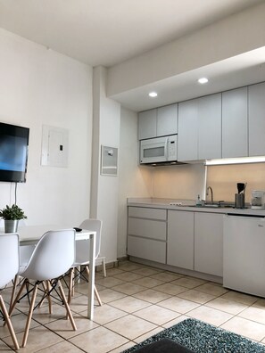 Fridge, microwave, stovetop, coffee/tea maker