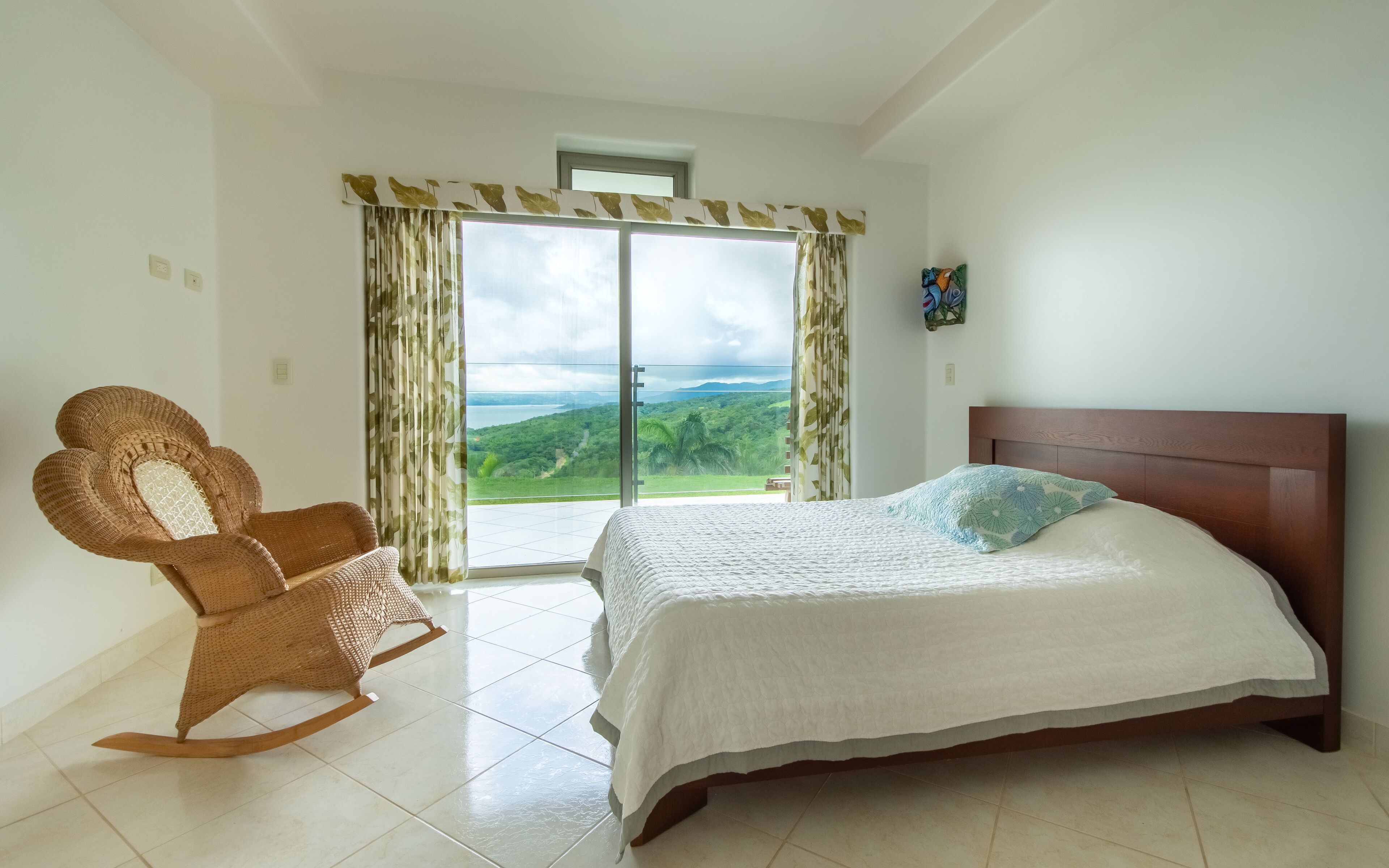 1 間睡房、書桌、可攜式嬰兒床、Wi-Fi