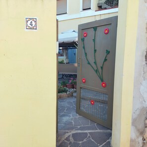 Exterior detail - PENTHOUSE OF THE BRIGHT SUN WITH BEAUTIFUL TERRACE IN THE COUNTRY OF PLOAGHE (Ploaghe)