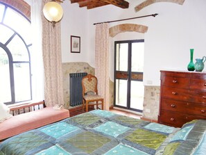 2 slaapkamers, een bureau, een strijkplank/strijkijzer, wifi