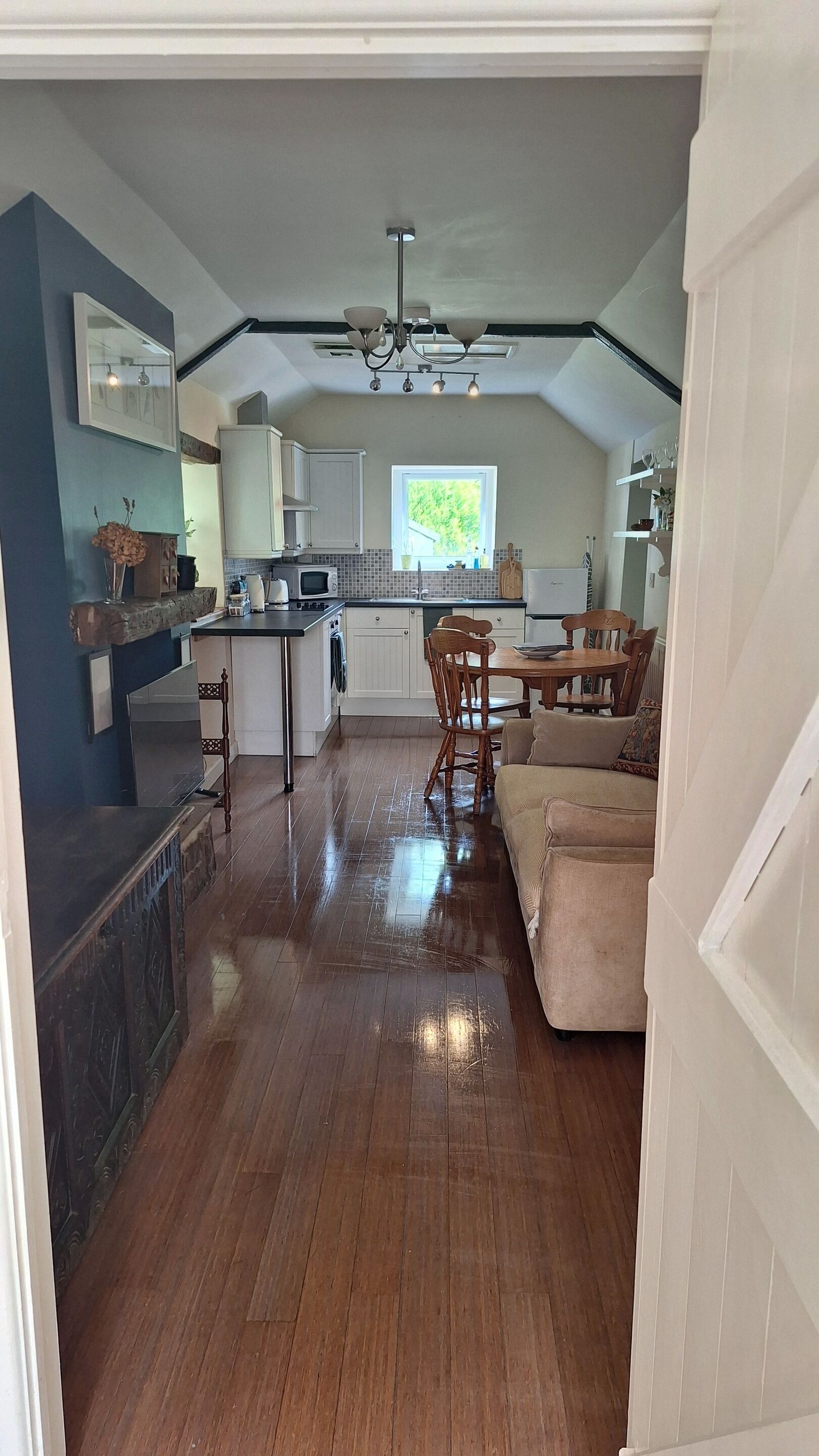 Classic Cottage, Private Bathroom, River View | Lounge