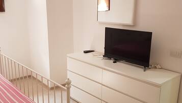 1 Schlafzimmer, Reisekinderbett, kostenloses WLAN, Bettwäsche