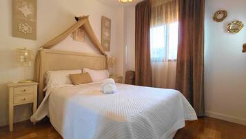 2 chambres, fer et planche Ă repasser, Wi-Fi gratuit, draps fournis