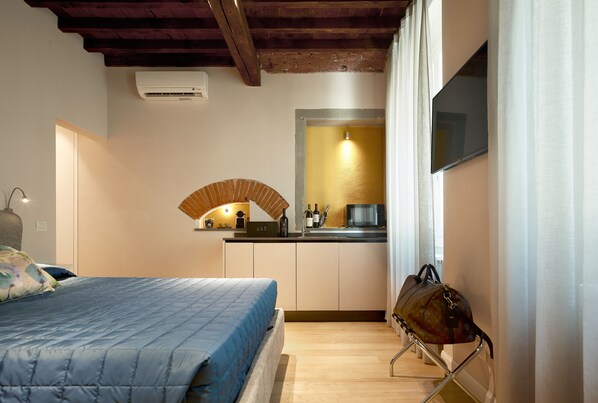 1 bedroom, in-room safe, iron/ironing board, free WiFi