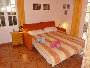 2 chambres, fer et planche à repasser, Wi-Fi, draps fournis